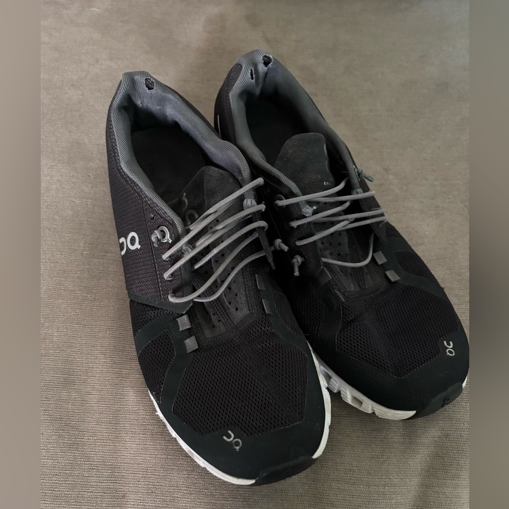 ON Cloud 5 Black Running Shoes Size 10W